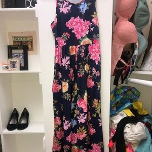 Floral maxi dress with pockets